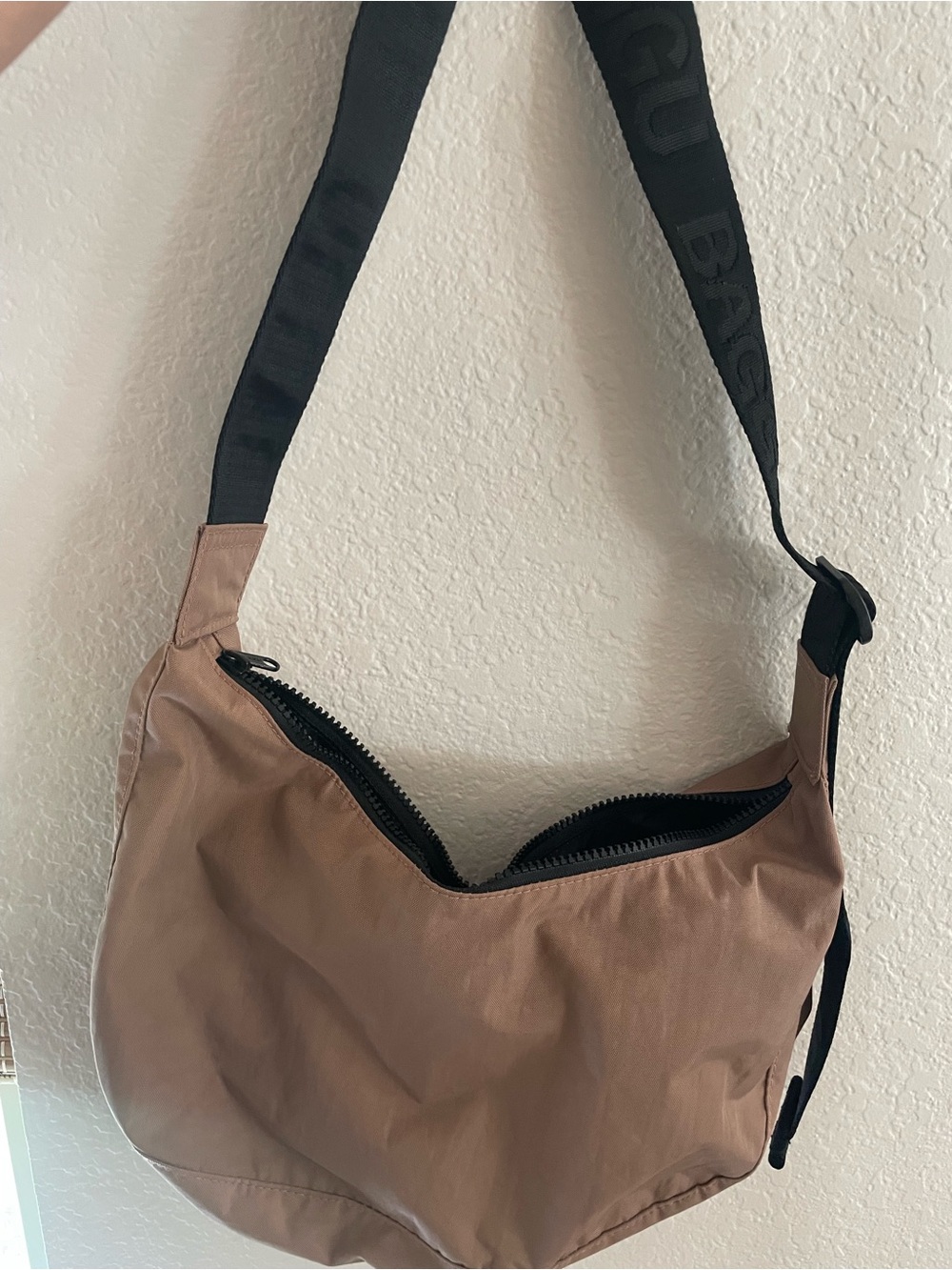 BAGGU Medium Crescent Bag